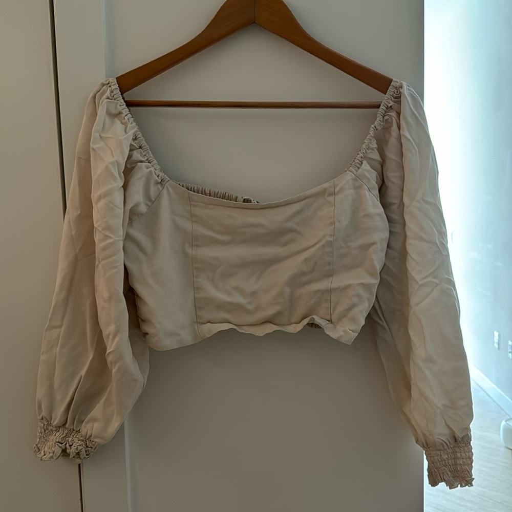 White long sleeve cropped top